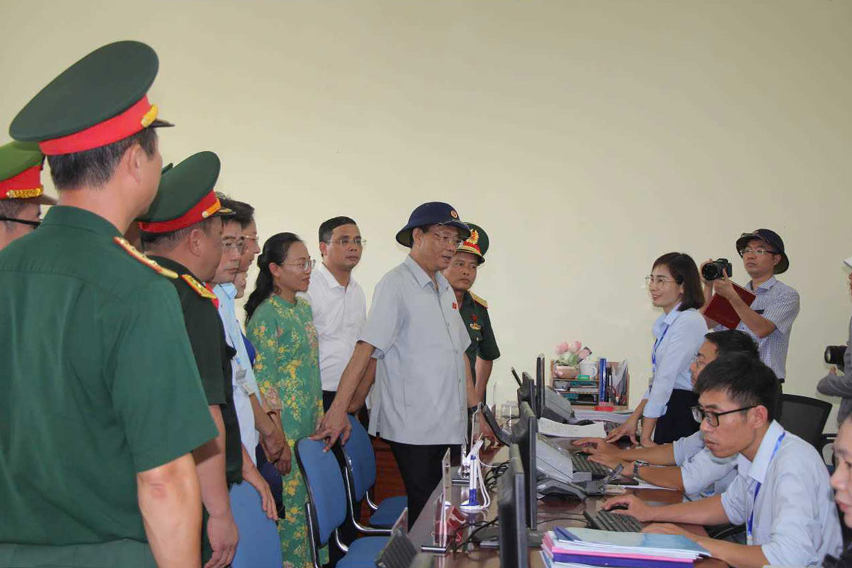 den tham, kiem tra thuc te hoat dong cua Trung tam Phuc vu Hanh chinh cong dac khu