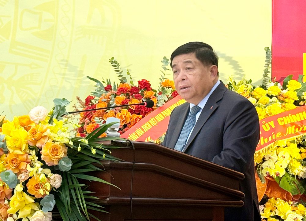Deputy Prime Minister Nguyen Chi Dung spoke at the Party Congress of the Academy of Science and Technology. Photo: VGP