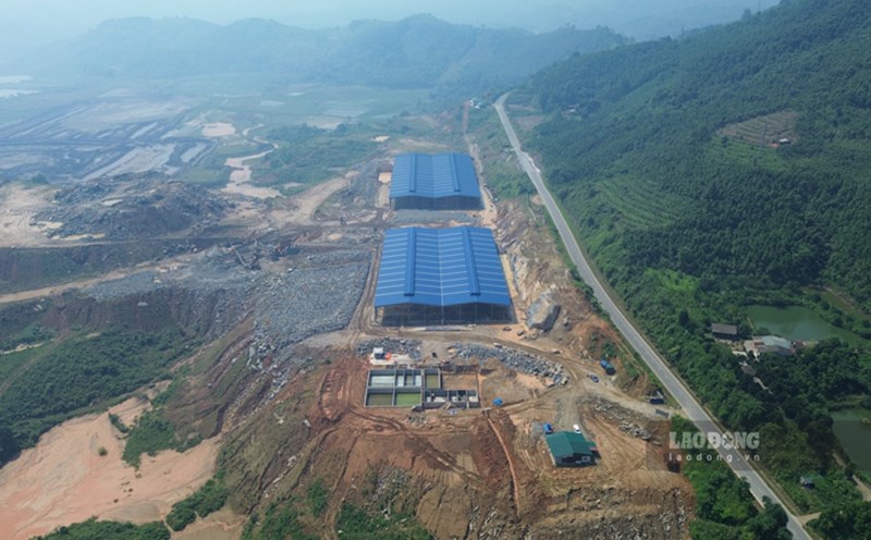 Part of the factory of the "Industrial waste treatment plant and hazards" next to Provincial Road 162 Lao Cai. Photo: Dinh Dai