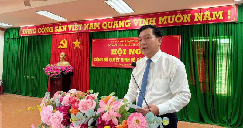 Mr. Duong Hoang Sum - Director of the Department of Culture, Sports and Tourism of Vinh Long - spoke at the conference. Photo: Hoang Loc