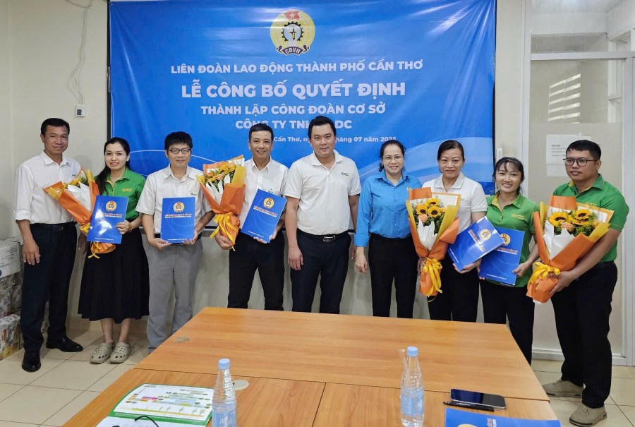 ADC 유한회사 노동조합 집행위원회 (껀터시 닌끼에우브라 동). 사진: 안코아