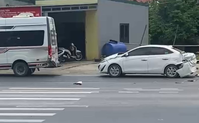 Traffic accident on National Highway 1 through Bac Trach commune. Photo: Manh Cuong