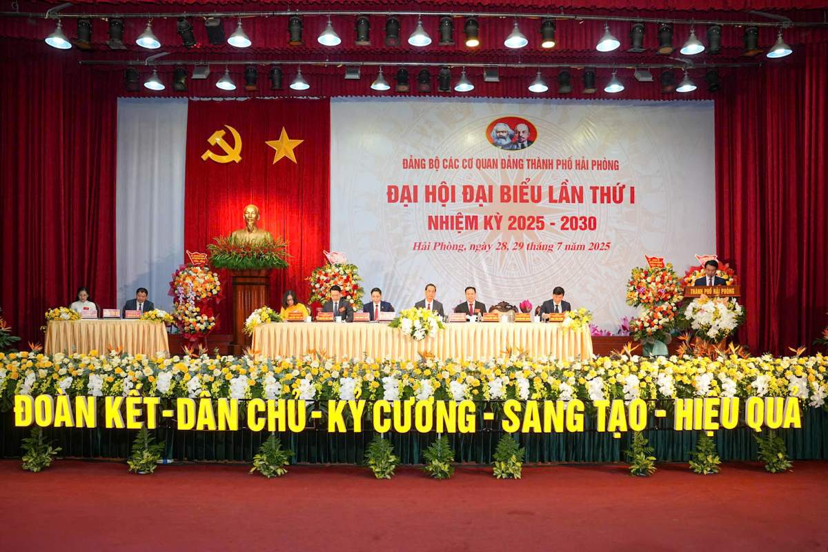 Doan Chu tich va Thu ky tai Dai hoi. Ảnh: Cong TTDT Hai Phong