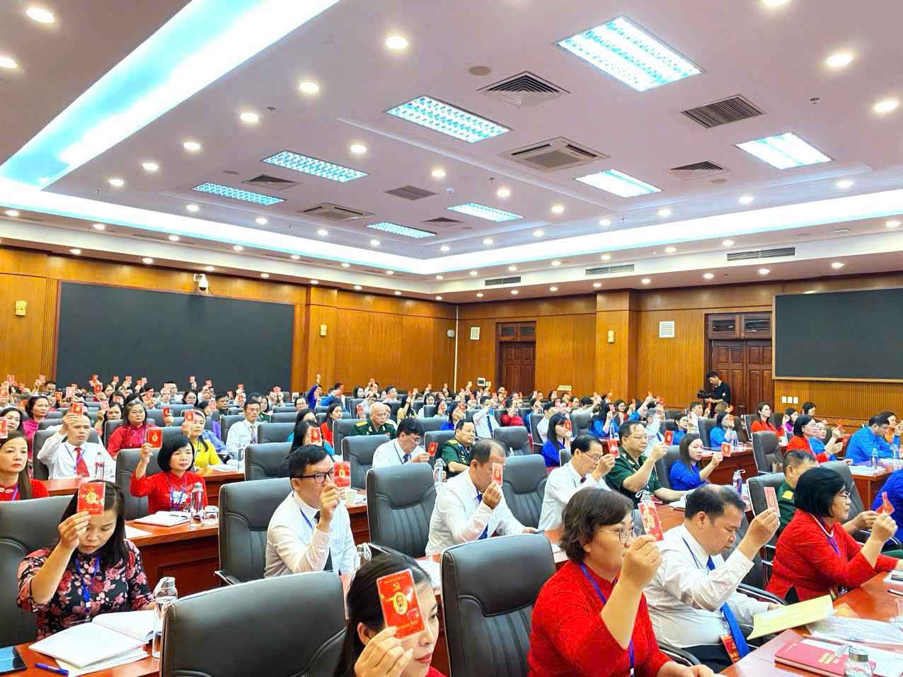 까오방성 베트남 조국전선 당 대회가 성공적으로 개최되었습니다. 사진: Dam Tu