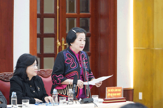 Gia Lai 지방 기업가 협회 회장인 Nguyen Thi Sen 여사는 지방이 재생 에너지 투자 기업의 법적 어려움을 조속히 해결해 주기를 희망합니다. 사진: Thanh Tuan