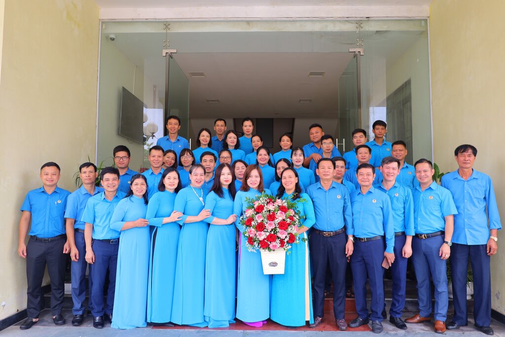 흥옌 노동총연맹 베트남 노동조합 창립 96주년 기념 간담회 개최. 사진: 흥옌 노동조합