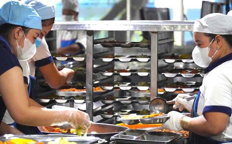 Chang Shin Vietnam Company Limited (Dong Nai) organizes meals for workers. Photo: HAC