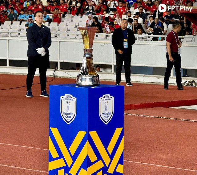 Chiec cup danh cho doi vo dich. Anh: FPT Play