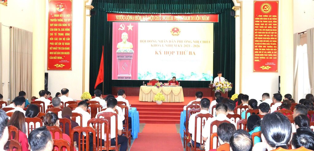 Tercera sesion del Consejo Popular del distrito de Nhi Chieu de la primera legislatura completa el programa establecido. Foto: Distrito de Nhi Chieu