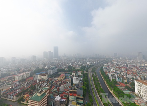 ハノイは赤いアラームレベルで空気を汚染しました。写真：Cong Huong