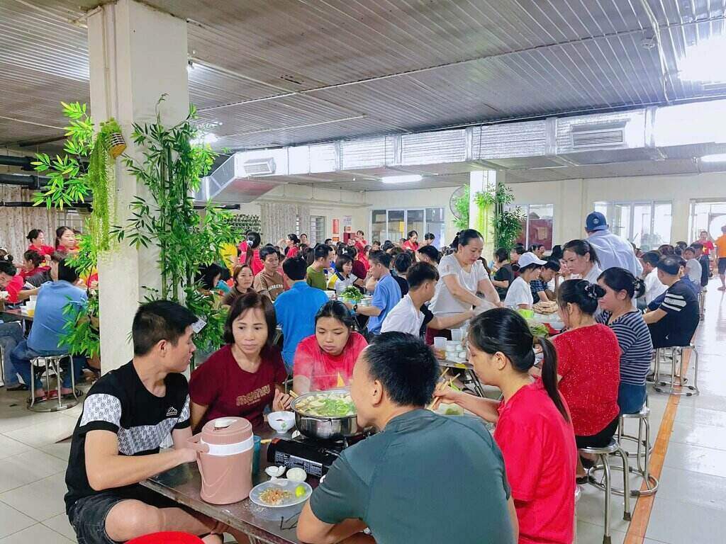 Cong doan Hung Yen cham lo nguoi lao dong tu bua com gian di