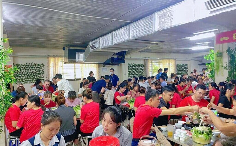 Union meal at the Hung Long II Garment Joint Stock Company's Union. Photo: Hung Yen Trade Union