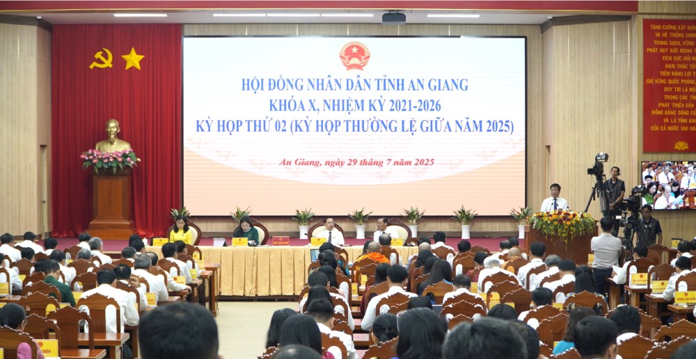 Dai bieu tham du ky hop. Anh: Nguyen Anh