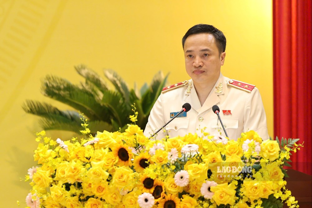Trung tuong Mai Hoang, Anh hung Luc luong vu trang nhan dan, Uy vien Ban Thuong vu Thanh uy, Bi thu Dang uy, Giam doc Cong an TPHCM phat bieu khai mac Dai hoi. Ảnh: Viet Dung