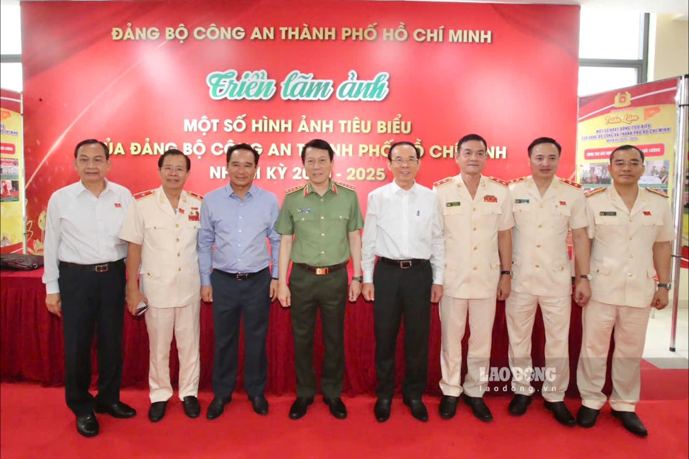 Bo truong Luong Tam Quang, Bi thu Thanh uy TPHCM Nguyen Van Nen va cac dong chi lanh dao cung Dang uy - Ban Giam doc CATP den du Dai hoi