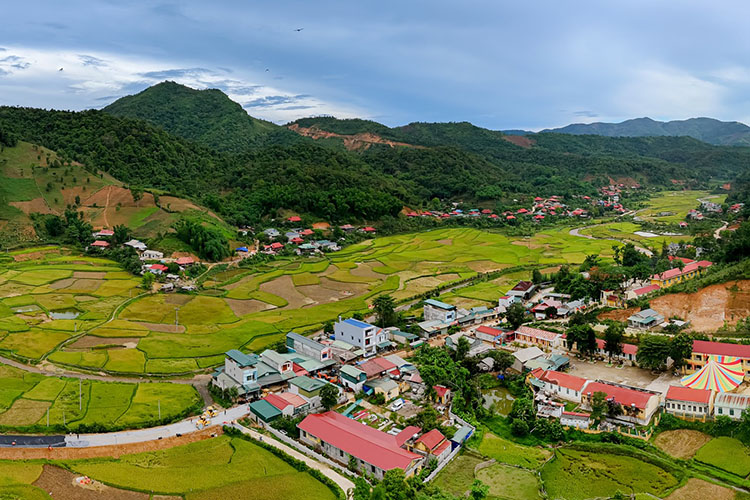 ディエン・ビエン州は、ムーン・ラン・コミューンに道路を建設するために、1,600億VNDの投資方針を承認しました。写真：Hoang Bach