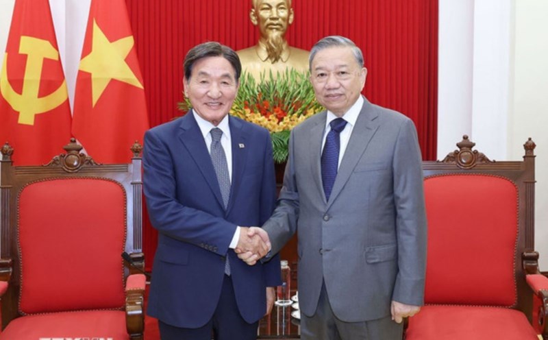 General Secretary To Lam and his wife are about to visit South Korea at ...