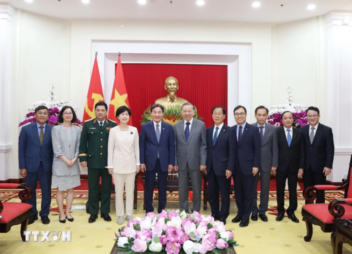 Tong Bi thu To Lam tiep ong Park Chang Dal, Dac phai vien cua Tong thong Han Quoc Lee Jae Myung. Anh: TTXVN