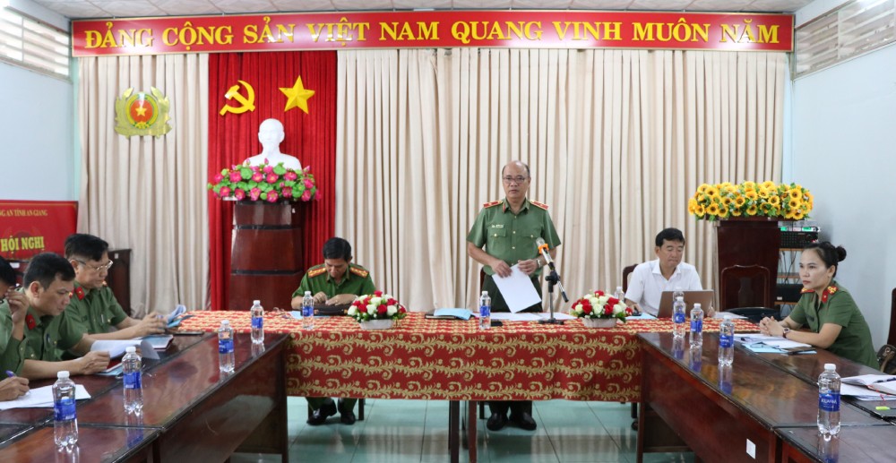Doan khao sat Bo Cong an lam viec tai Cong an phuong Rach Gia, day la phuong co dan so dong nhat ca nuoc. Anh: Tien Dung