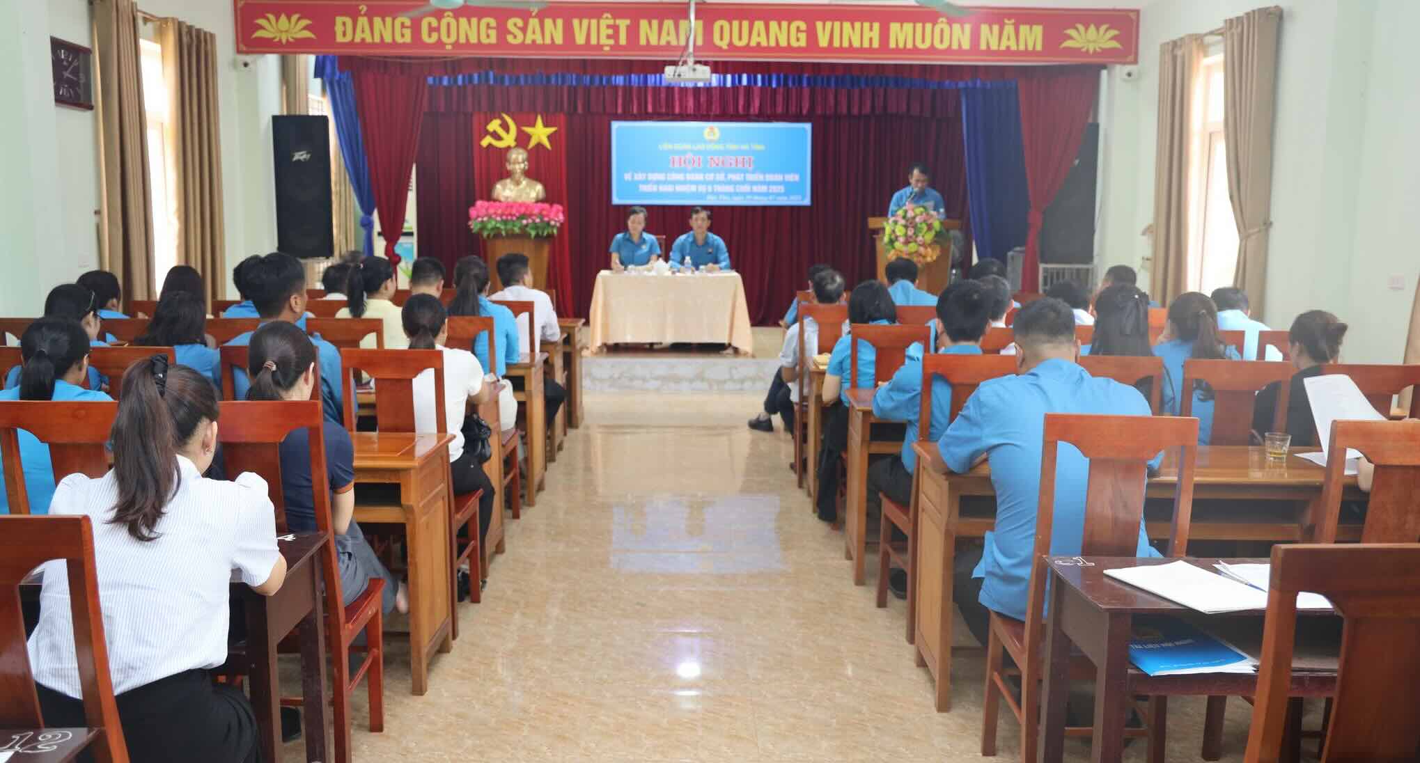 Ha Tinh州の労働連盟は、西部労働組合クラスターを立ち上げました。写真：Ha Tinh労働組合