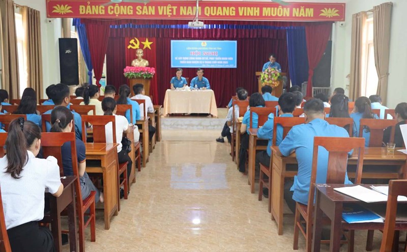 Ha Tinh Provincial Federation of Labor launched the Western Grassroots Trade Union Cluster. Photo: Ha Tinh Trade Union