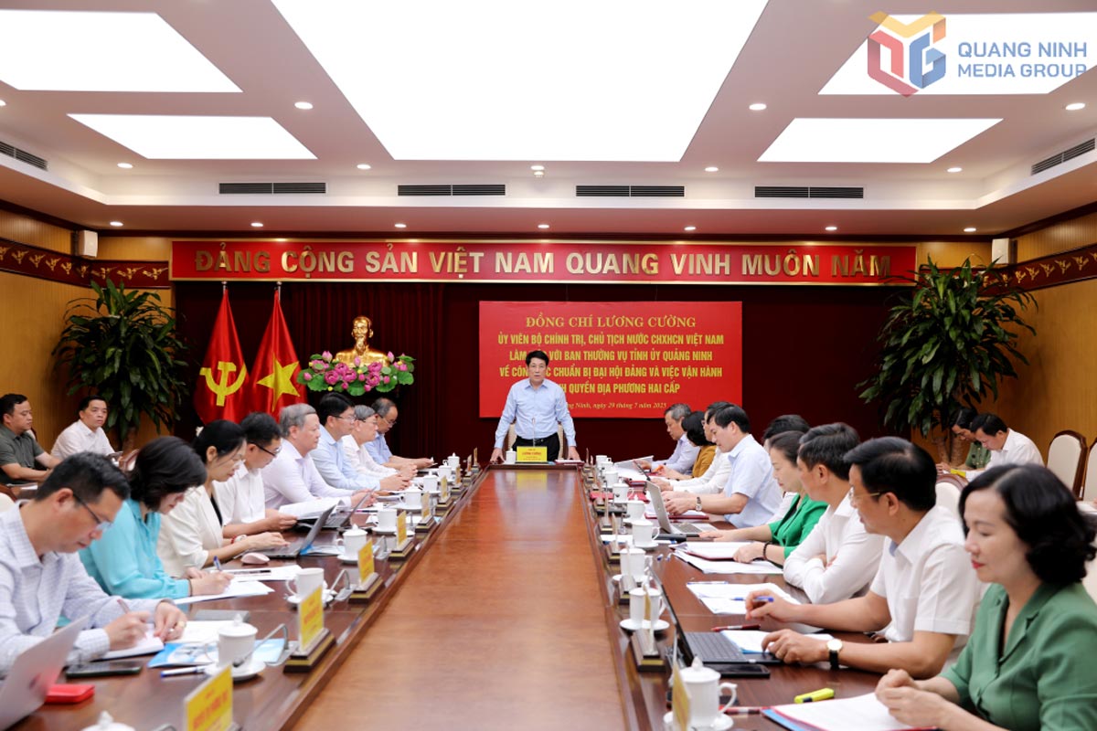 Quang canh hoi nghi. Anh: Trung tam Truyen thong Quang Ninh
