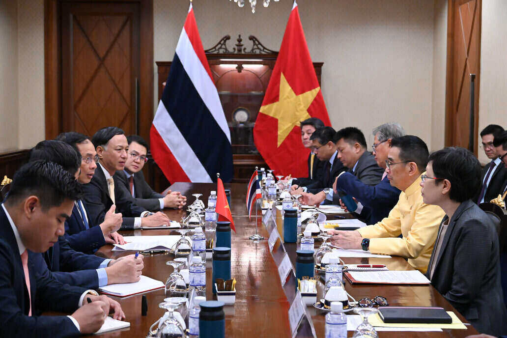 Meeting between Party Central Committee member, Deputy Prime Minister, Minister of Foreign Affairs Bui Thanh Son and Thai Foreign Minister Maris Sangiampongsa. Photo: Ministry of Foreign Affairs