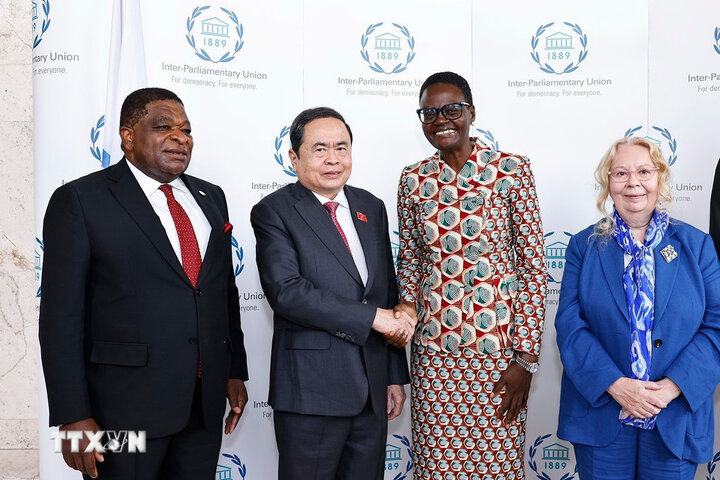 IPU President Tulia Ackson and IPU Secretary General Martin Chungong welcomed Politburo member, National Assembly Chairman Tran Thanh Man and heads of delegations attending the opening ceremony of the 6th World Assembly Chairmen's Conference. Photo: VNA