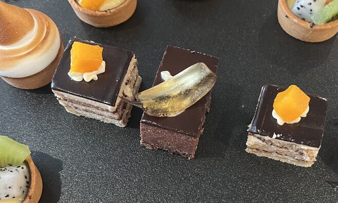 Al comer pasteles se debe prestar atencion a la cantidad la frecuencia y los componentes nutricionales que acompañan para no afectar la salud renal. Foto: Kieu Vu