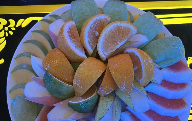 더운 날씨에는 신선한 과일이 간 기능에 좋은 선택입니다. 사진: Kieu Vu