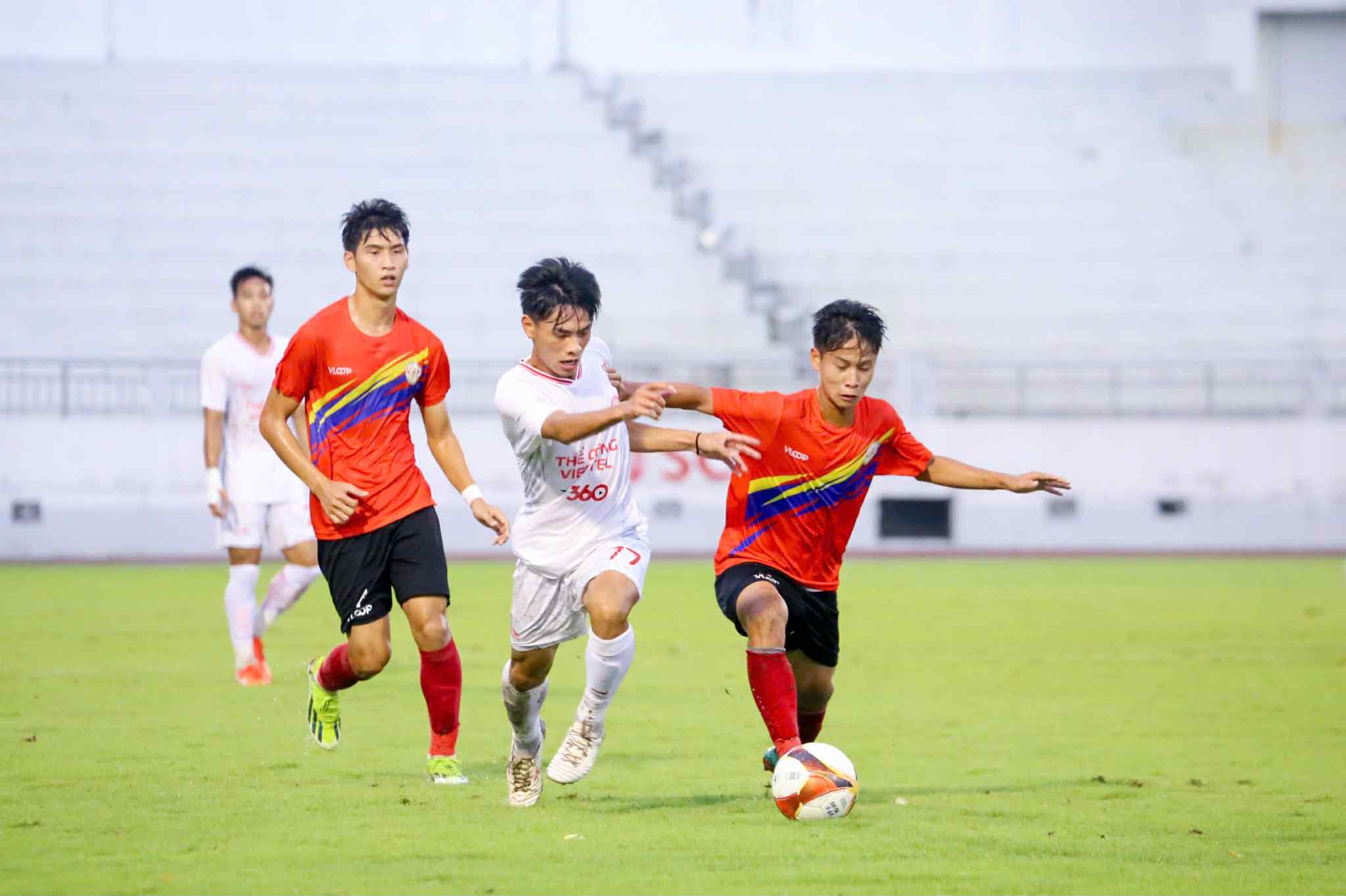 The Cong Viettel va TPHCM thi dau can bang trong suot tran. Anh: VFF