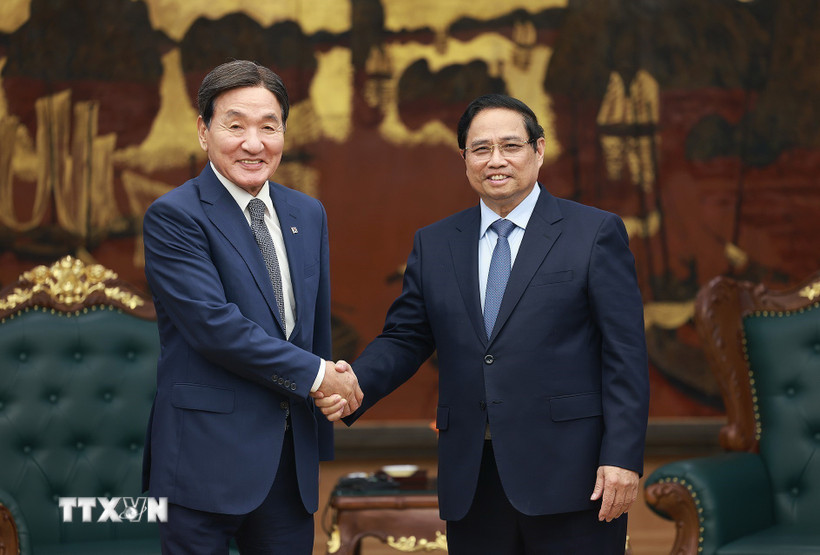 Politburo member and Prime Minister Pham Minh Chinh received Mr. Park Chang Dal - Special Envoy of the President of the Republic of Korea. Photo: VNA