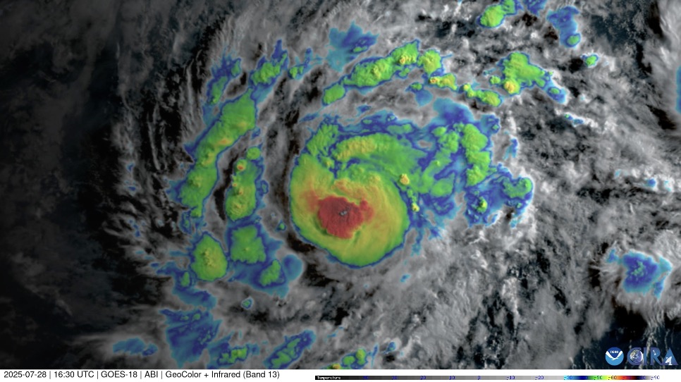 Bao Iona tang cap thanh cuong phong. Anh: NOAA