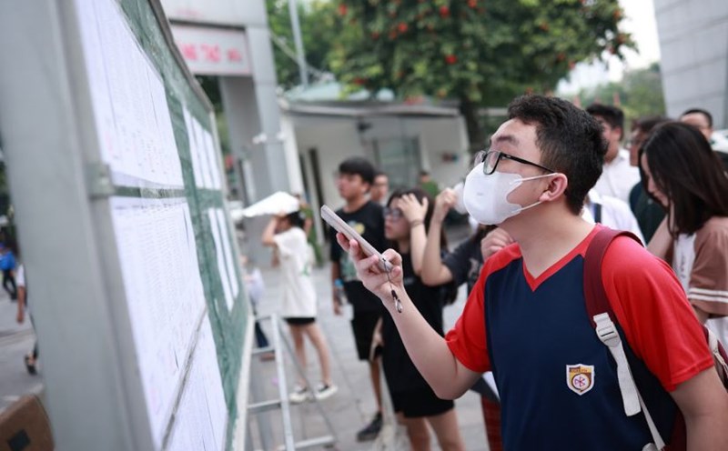 Students in Hanoi take part in the 2025 10th grade entrance exam. Photo: Hai Nguyen