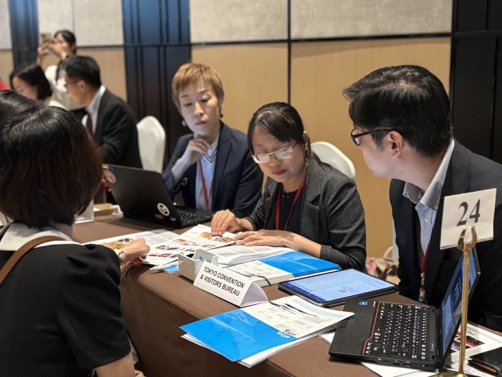 Las empresas japonesas y las empresas turisticas de Vietnam aprenden oportunidades de cooperacion. Foto: Pham Huyen