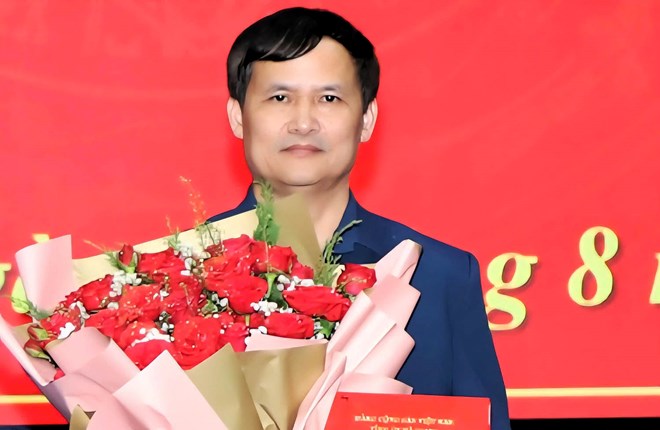 Công bố quyết định ông Triệu Tài Phong làm Chủ tịch LĐLĐ tỉnh Tuyên Quang