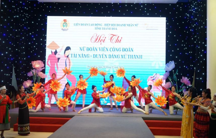 Exciting at the "talented - charming female union members of Thanh Hoa" contest in 2025. Photo: Quach Du