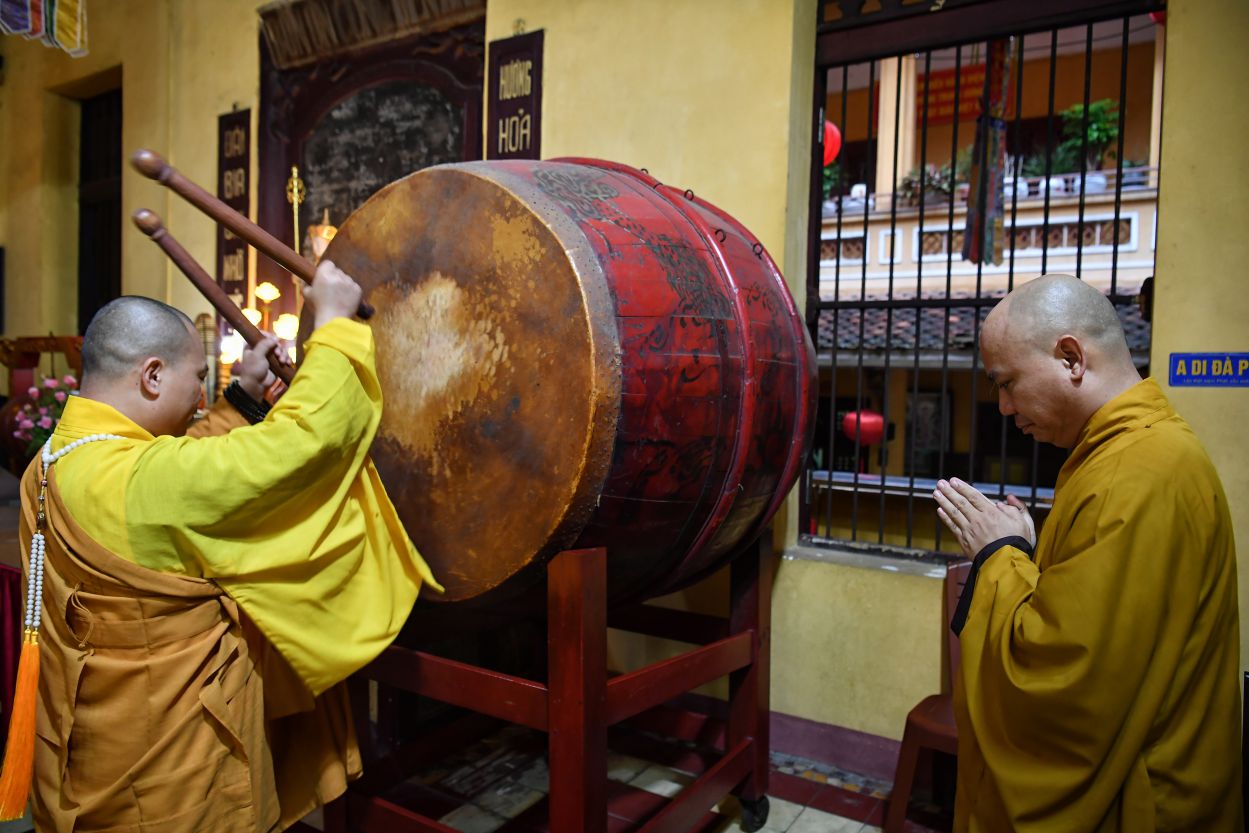 The same thing happened when I was playing the bell, I was hit by a rope. Photo: Viet Van