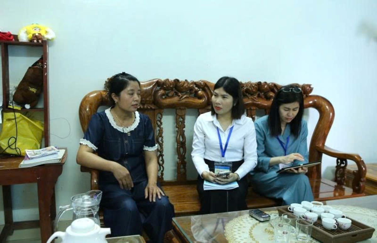 Dieu tra vien ve nong thon, nong nghiep thu thap du lieu tai gia dinh nguoi dan o xa Tho Phu, tinh Thanh Hoa. Anh: Minh Hoang
