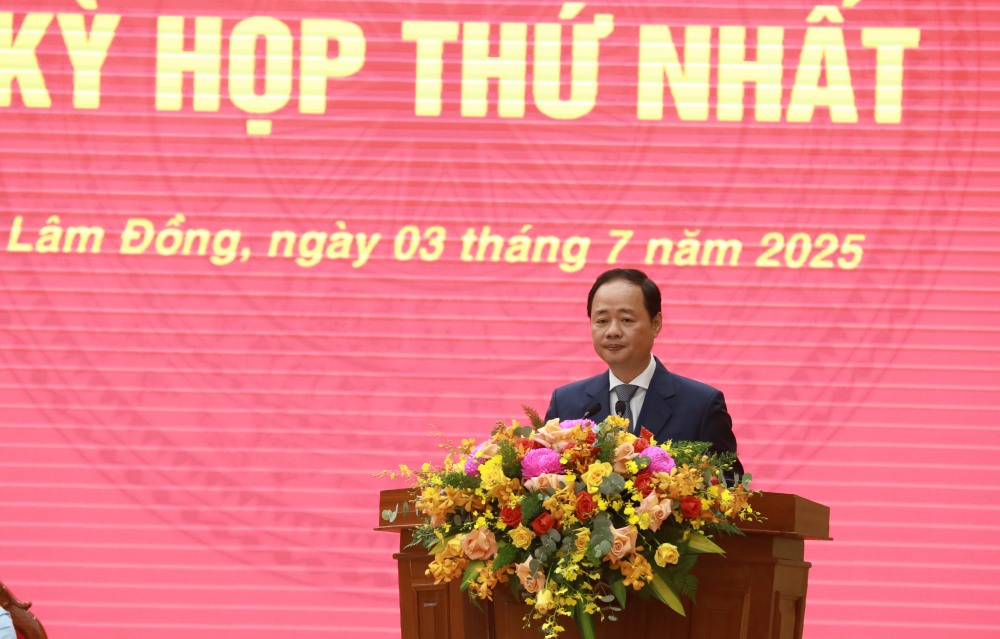 Ông Trần Hồng Thái - Phó Bí thư Tỉnh ủy, Chủ tịch Hội đồng nhân dân tỉnh Lâm Đồng phát biểu tại kì họp. Ảnh: Duy Tuấn 