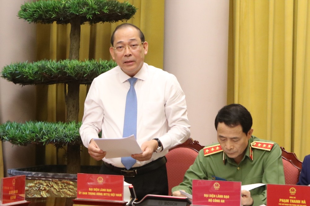 M. Hoang Cong Thuy - Vice-president du Comite central du Front de la patrie du Vietnam - a souligne que le syndicat 'est le seul representant des travailleurs au niveau national dans les relations de travail et les relations internationales en matiere de syndicat'. Photo : Tran Vuong
