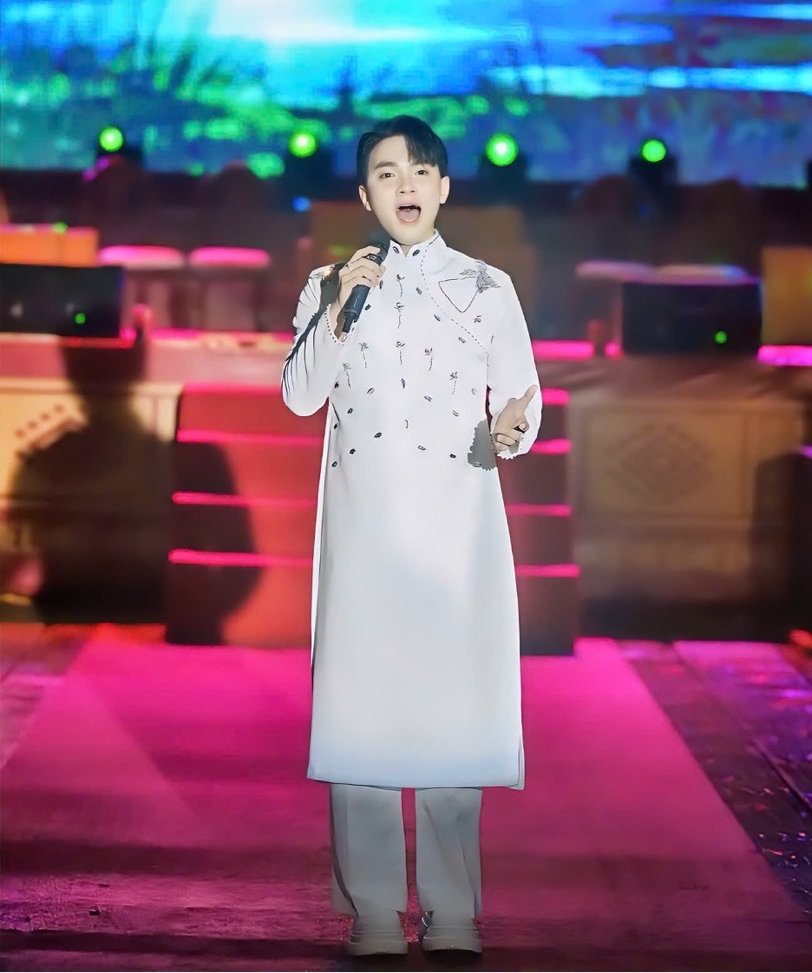 Anh: HaHien.