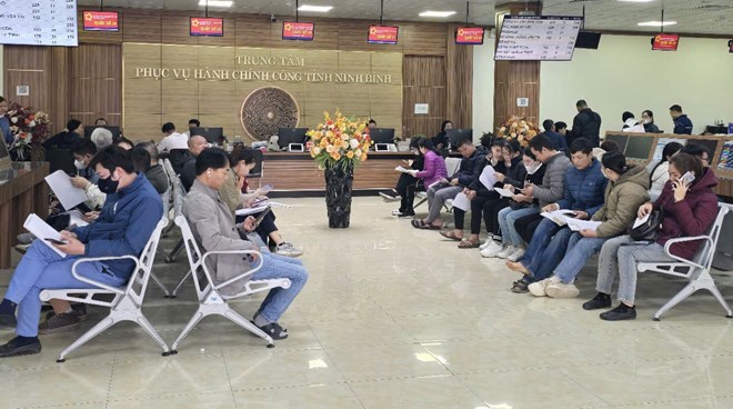 La Policia de la Provincia de Ninh Binh anuncio 24 puntos para rediseñar la licencia de conducir en el area. Foto: Nguyen Truong