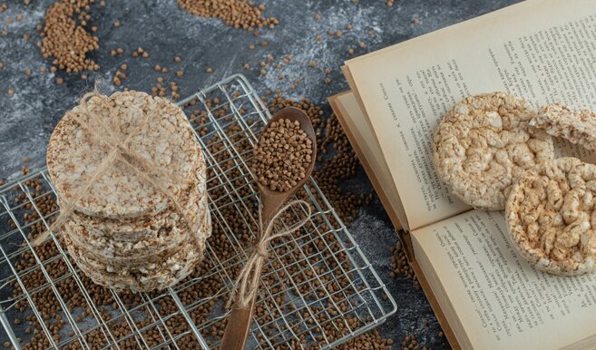 How to make baked ragi garlic cookies. Photo: Thuy Duong