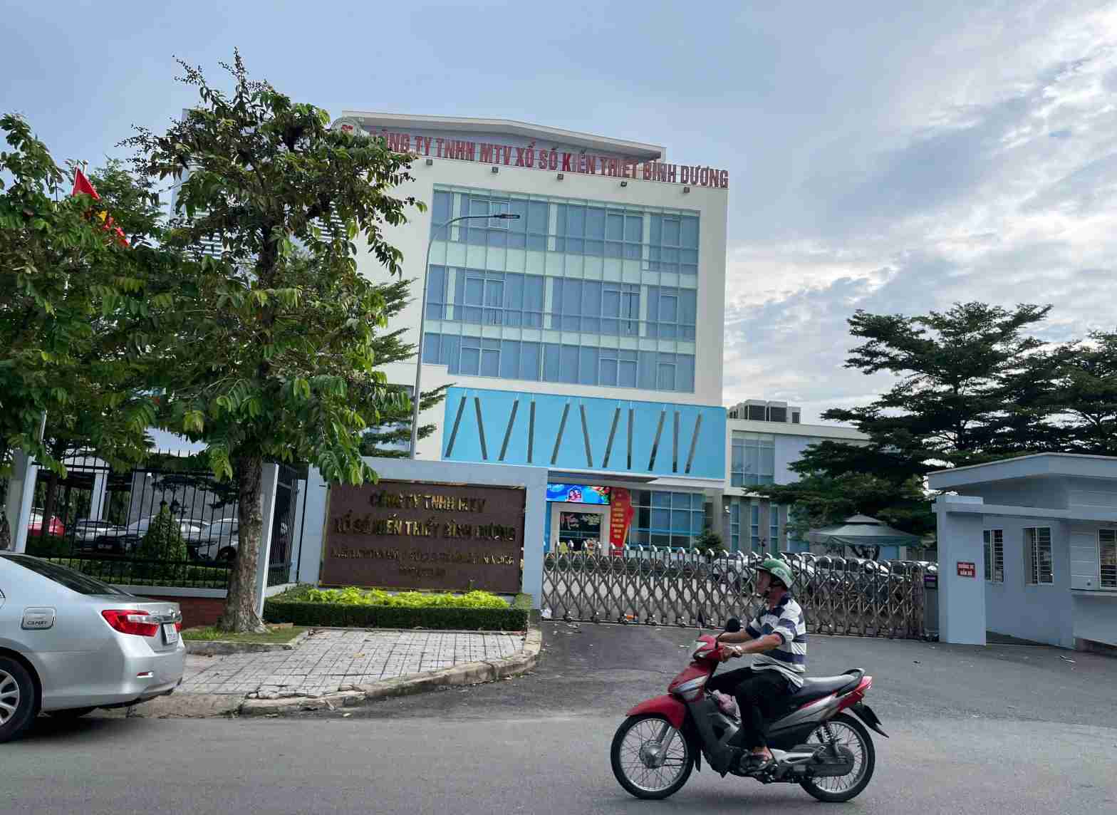 La societe a responsabilite limitee a membre unique de loterie et d'ingenierie de Binh Duong fonctionnera toujours normalement jusqu'a la fin de 2025 apres avoir restitue son etat d'origine a Ho Chi Minh-Ville conformement a la reglementation. Photo : Dinh Trong