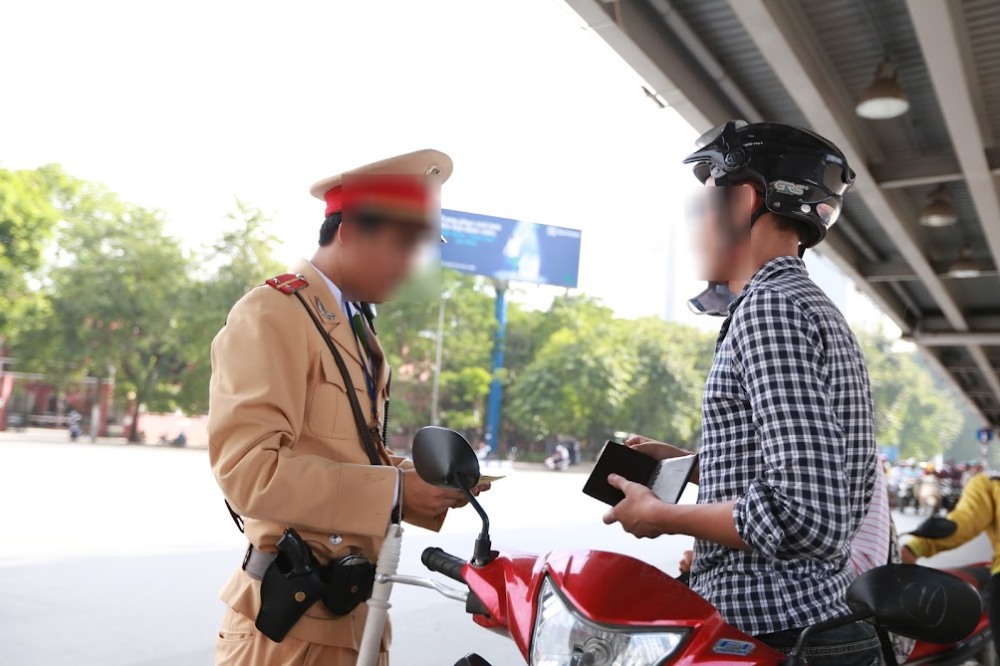 The People's Committees of communes and wards will urgently organize a temporary Traffic Safety Committee at the commune level. Photo: Hai Nguyen