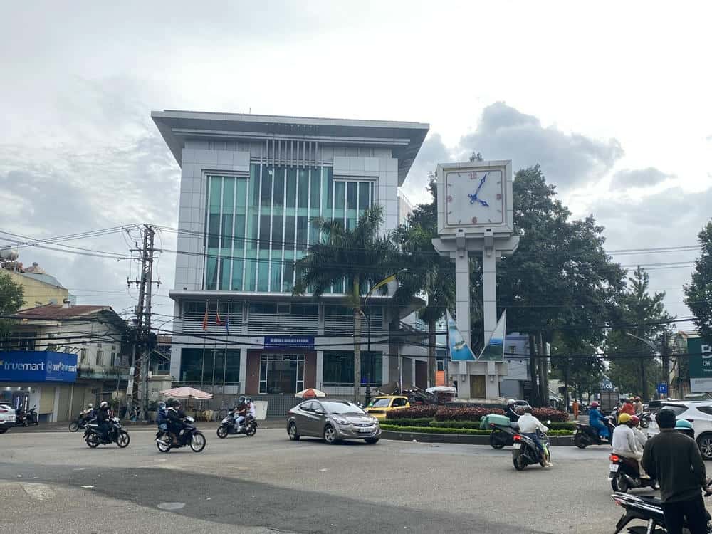 Tru so Cong ty Dien luc Gia Lai tai phuong Pleiku. Anh: Thanh Tuan 