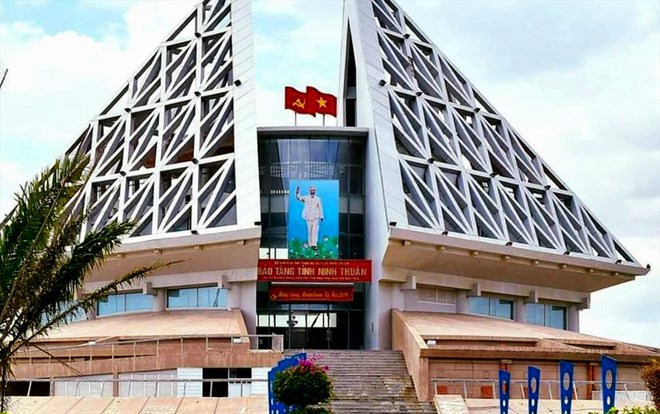 95 sedes vacantes en la antigua Ninh Thuan estan dispuestas muchas obras estan transformadas en funciones. Foto: Huu Long