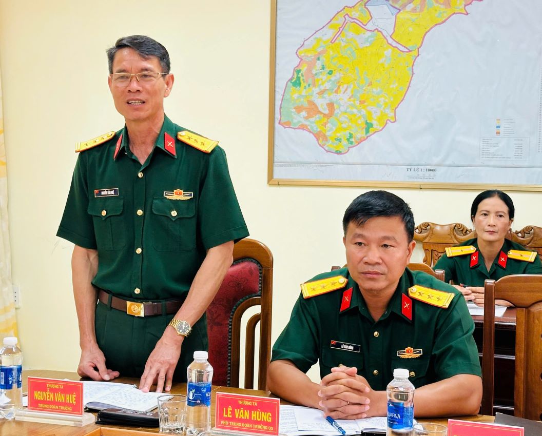 Thuong ta Nguyen Van Hue, Trung doan truong Trung doan 726 phat bieu tai hoi nghi. Anh: Bao Lam