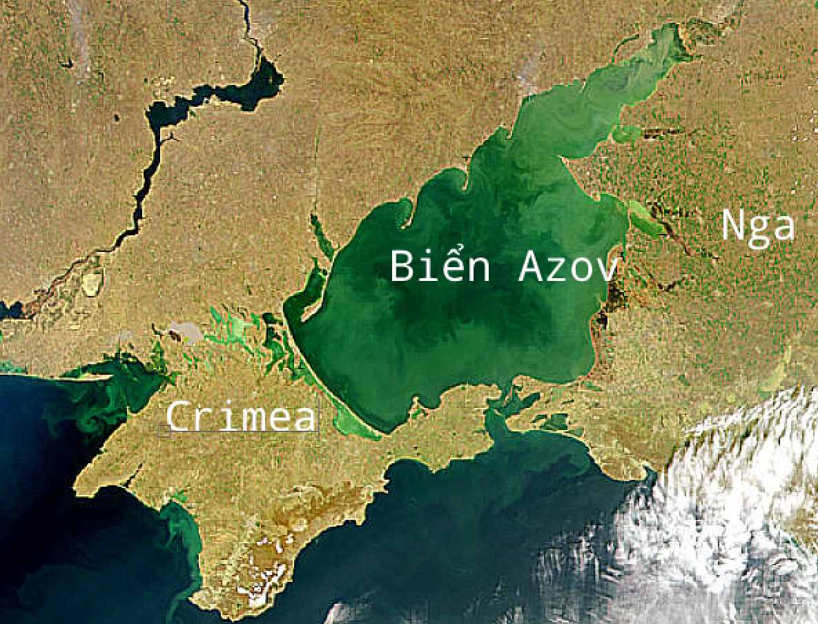 Al este del mar de Azov es Rusia. Foto: NASA
